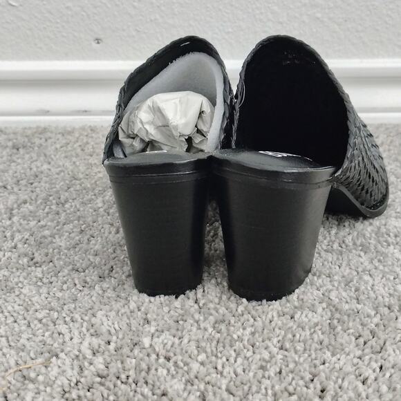 Boutique by Corkys Size 7 Black Woven Slip On Heeled Mule Clogs Life Gourd NEW - Picture 4 of 8